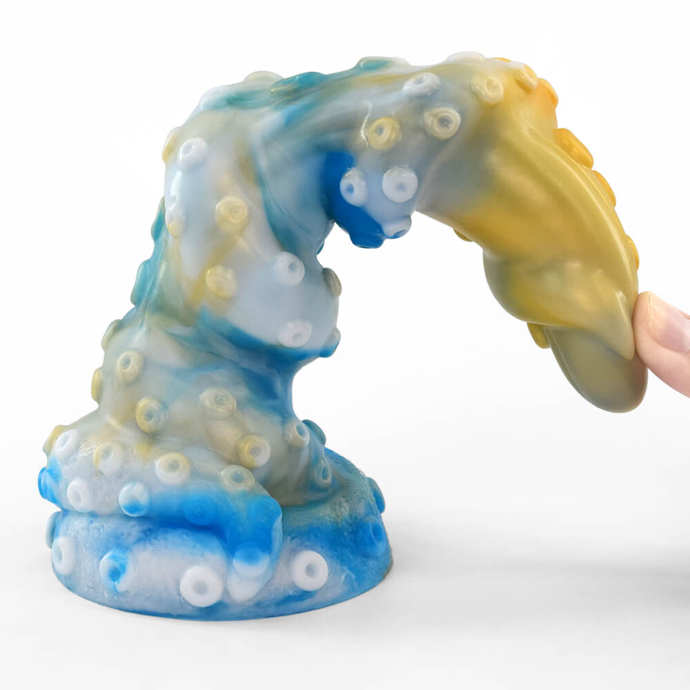 For beginners who want more training, the spiral design feels ergonomic and natural. Each groove and bump similar to the octopus sucker is crafted to enhance pleasure and very detailed to bring a vaginal and anal stimulation. Non-intimidating size makes it an ideal first dildo.